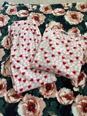 Splendid Women’s size Small EUC Heart Print Pink & Red Pajama Set long sleeved